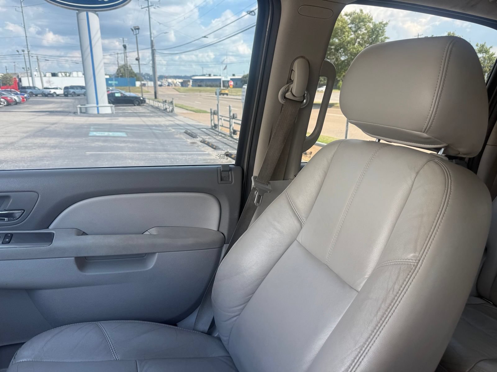 Used 2012 Chevrolet Suburban LT AWD/4WD image 9