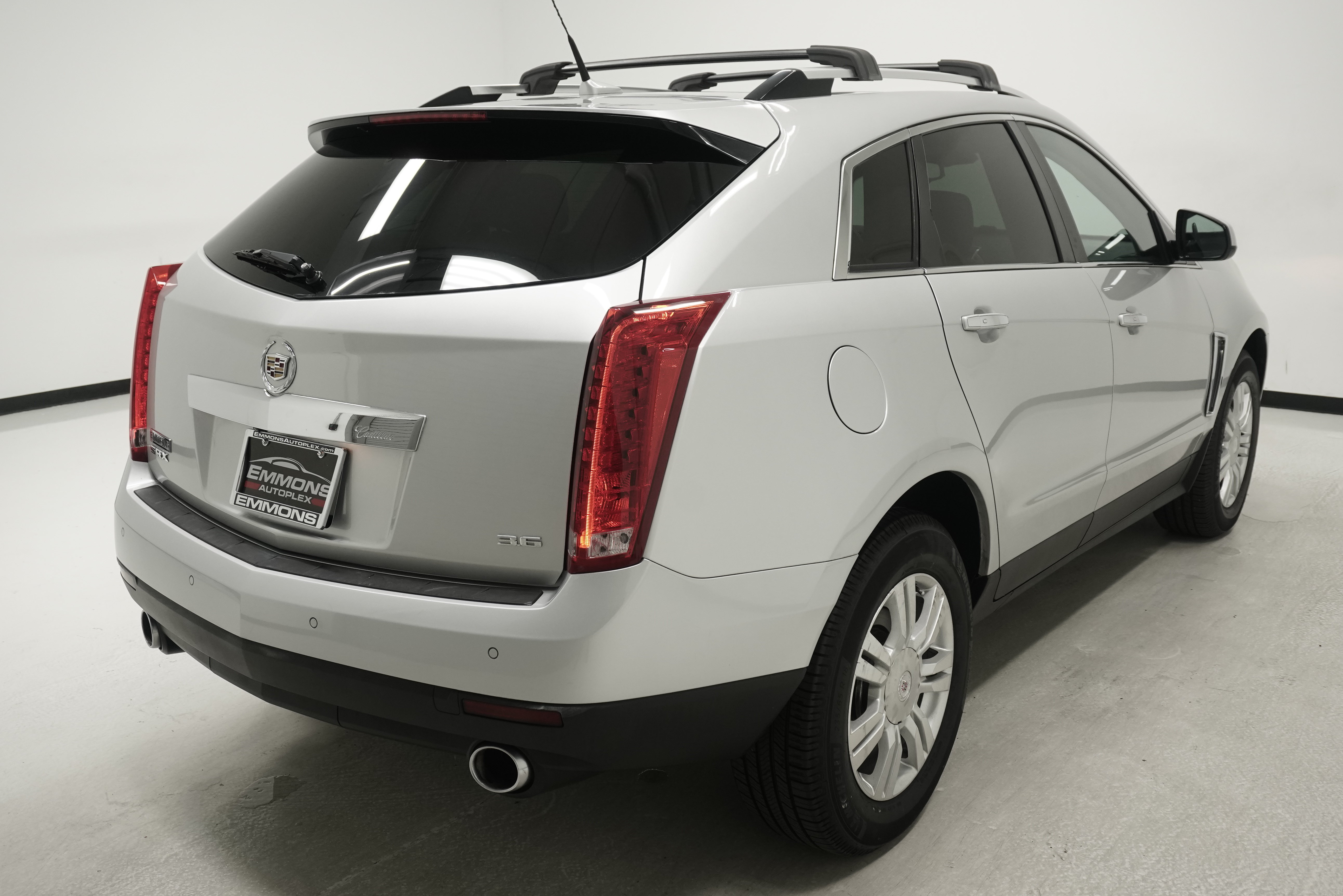 Used 2014 Cadillac SRX Luxury w/ Driver Awareness Package FWD image 4