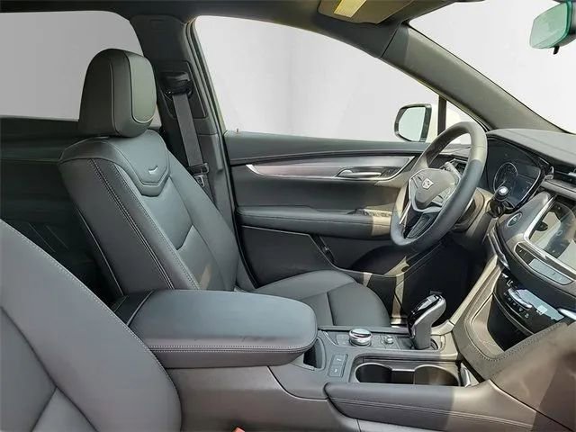 New 2024 Cadillac XT5 Luxury image 9