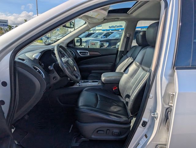 Used 2018 Nissan Pathfinder Platinum image 4