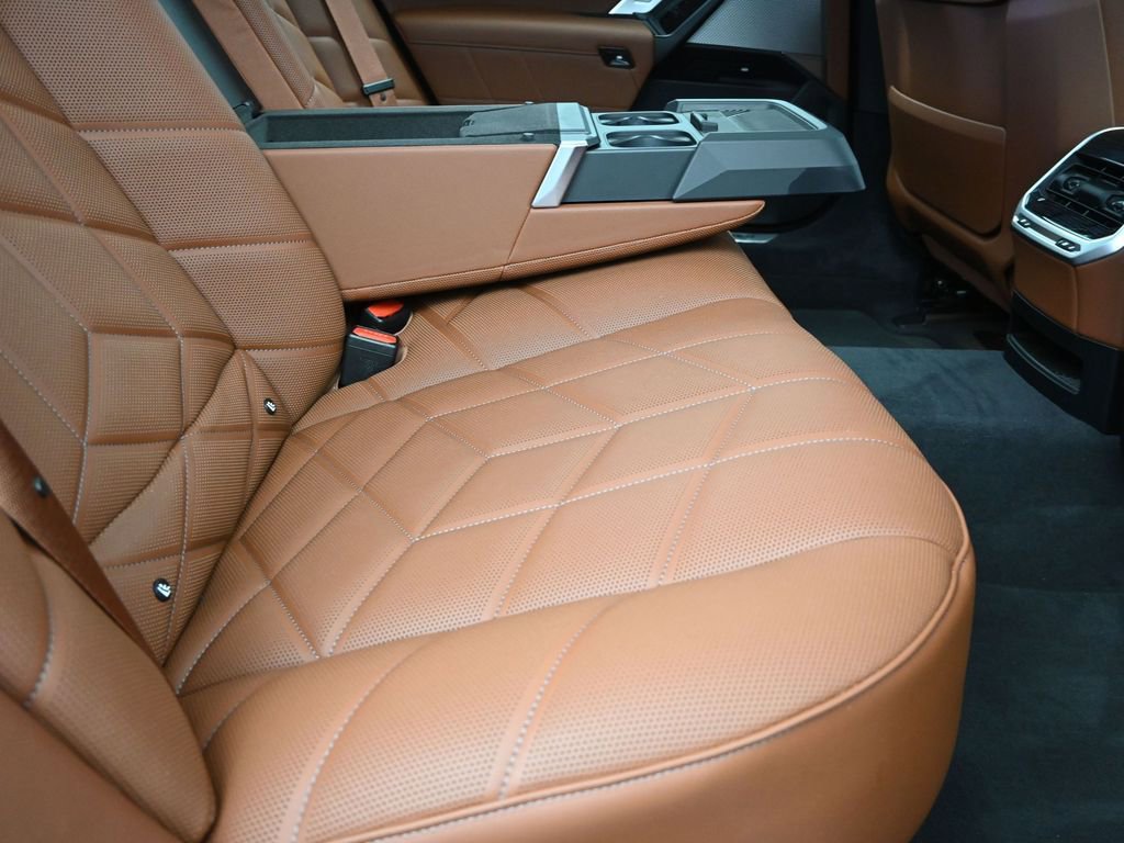 Certified 2025 BMW 740i image 22