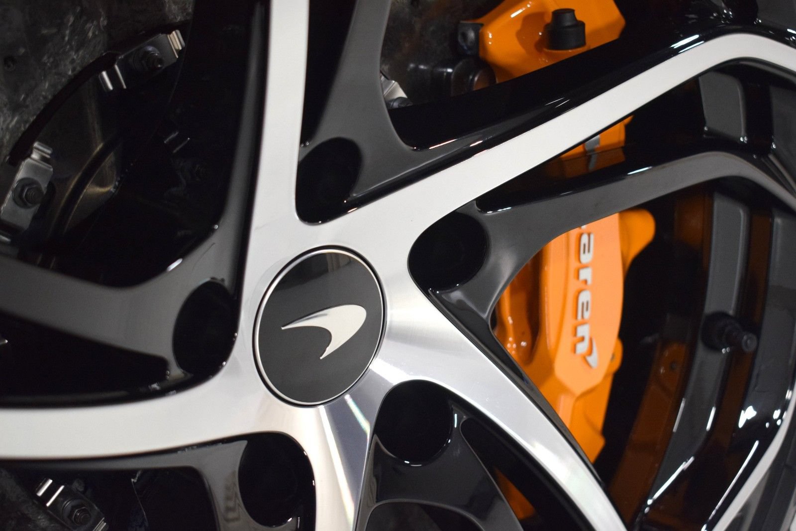 Used 2024 McLaren 750S Spider RWD image 19