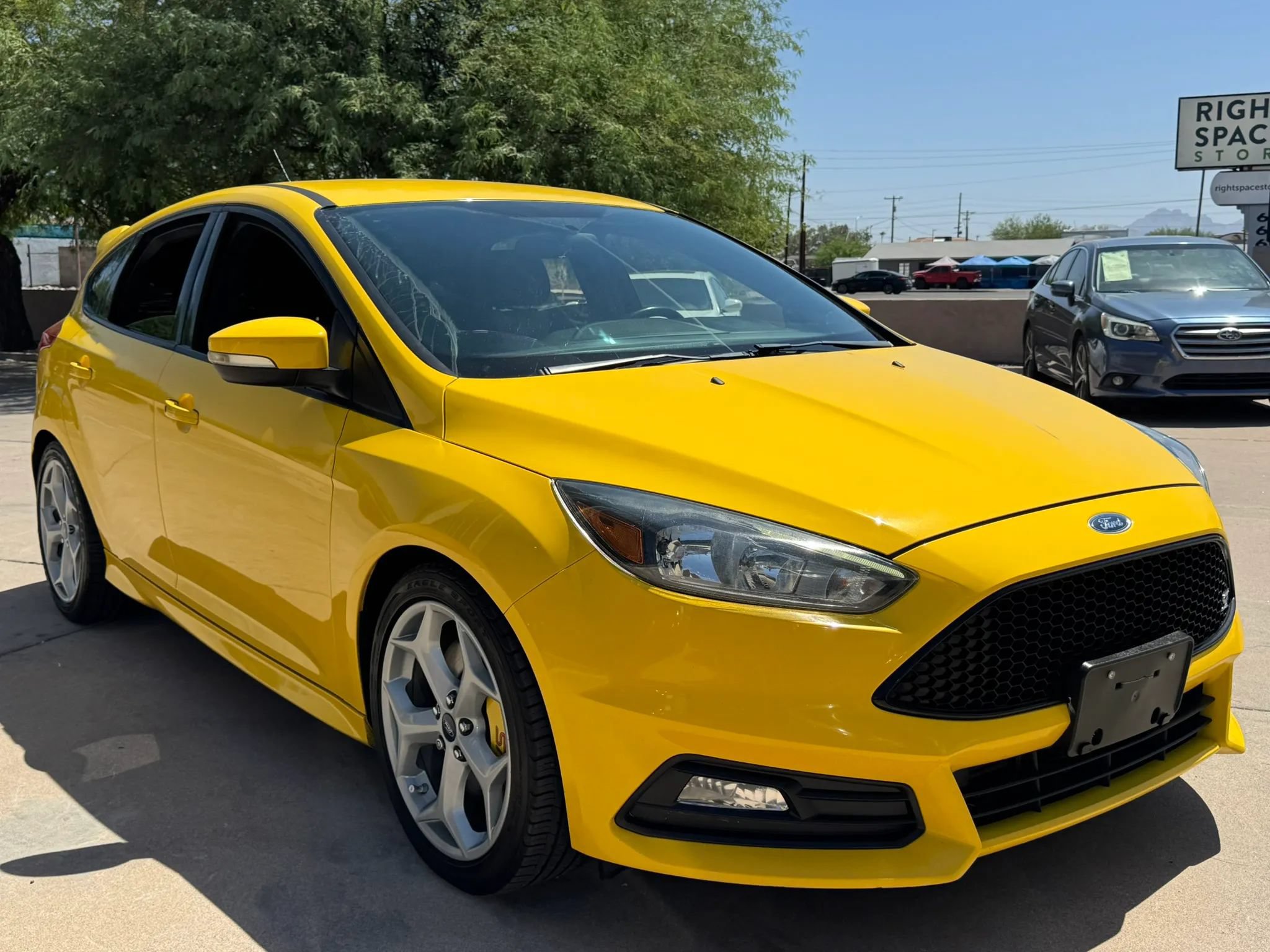 Used 2017 Ford Focus ST FWD image 4