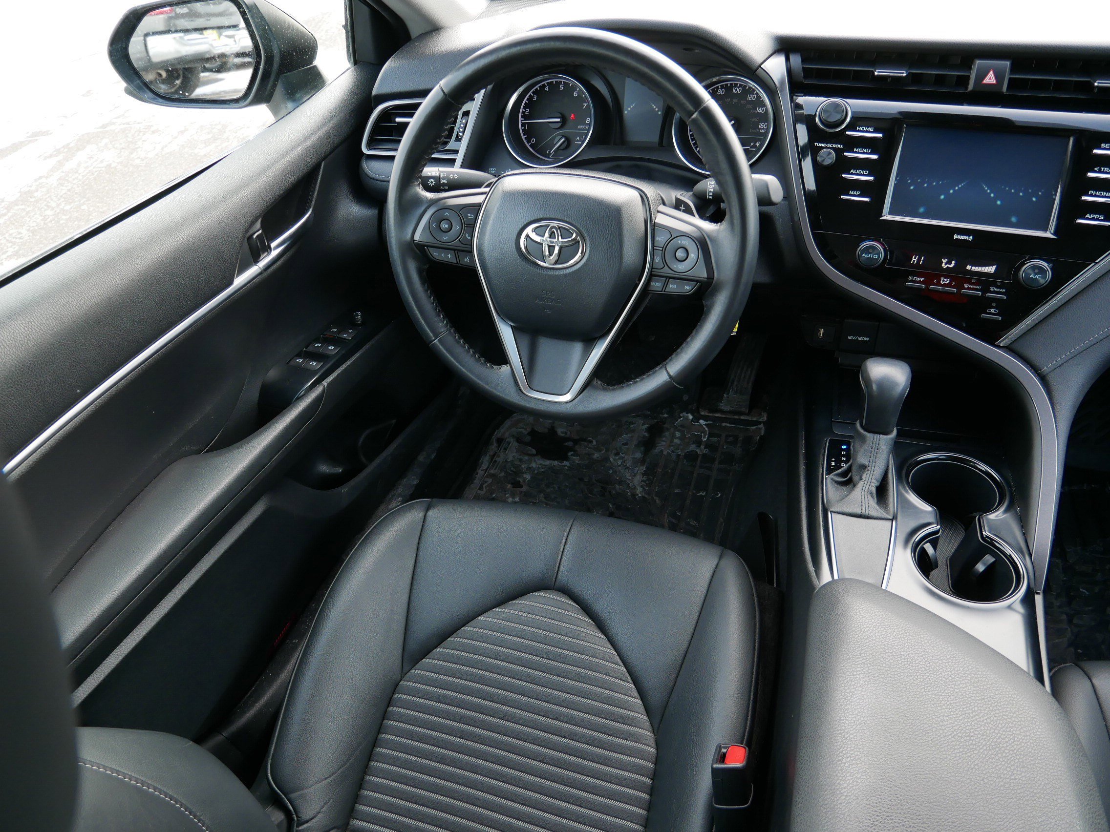 Used 2020 Toyota Camry SE image 9