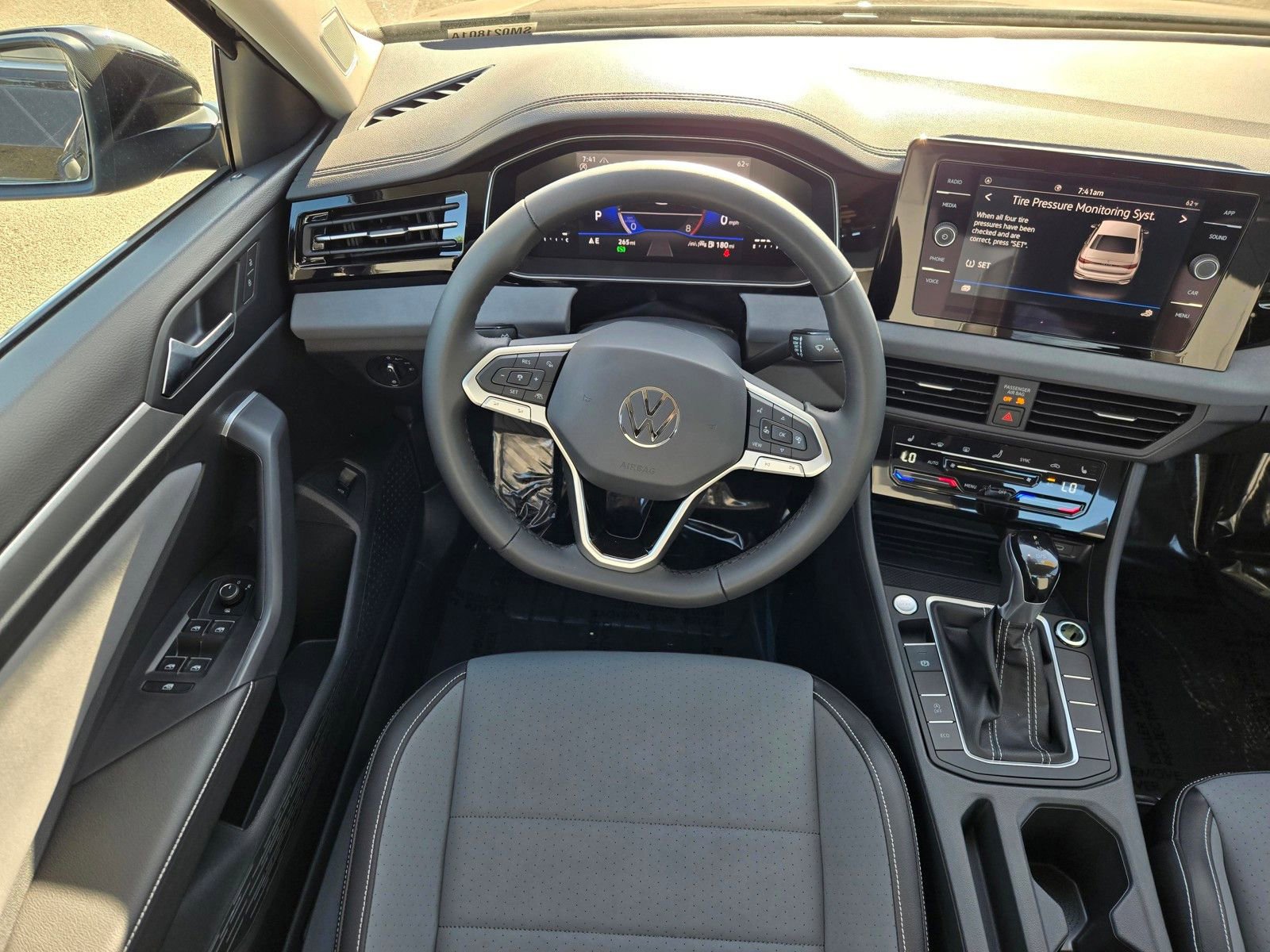 Used 2025 Volkswagen Jetta SE image 12