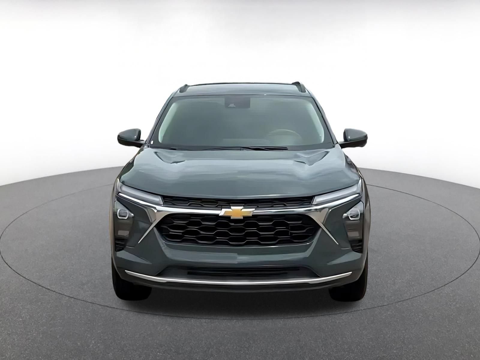 Used 2025 Chevrolet Trax LT FWD image 4