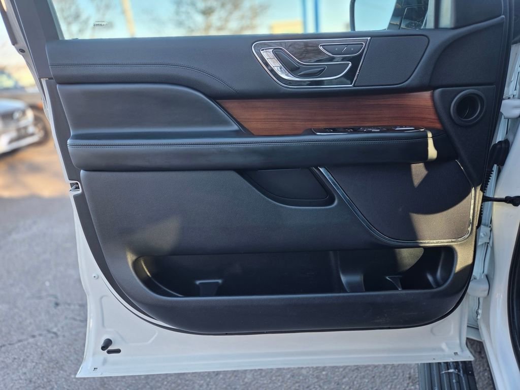 Used 2020 Lincoln Navigator 4WD image 13