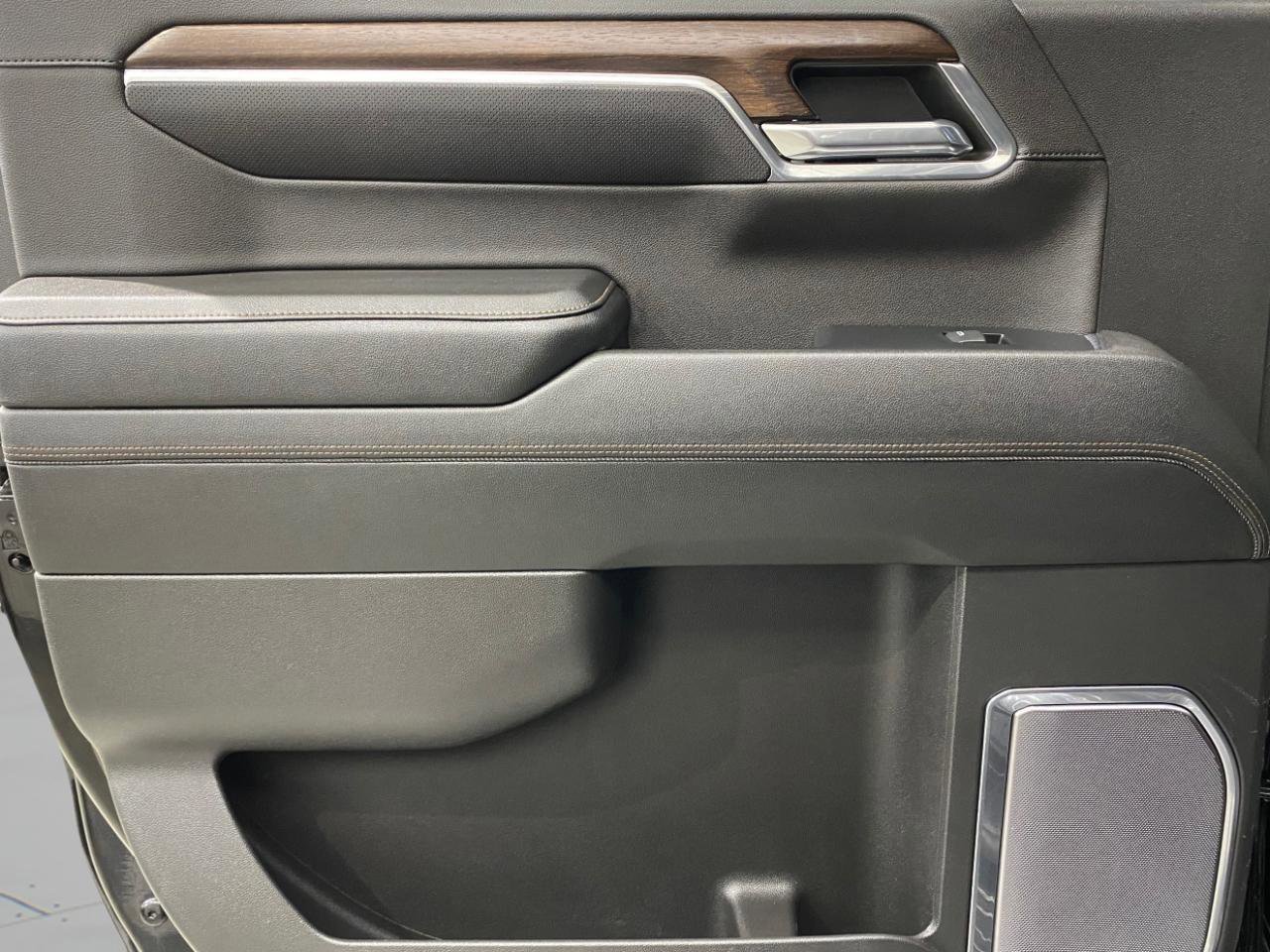 Used 2023 Chevrolet Silverado 1500 High Country w/ High Country Premium Package image 12