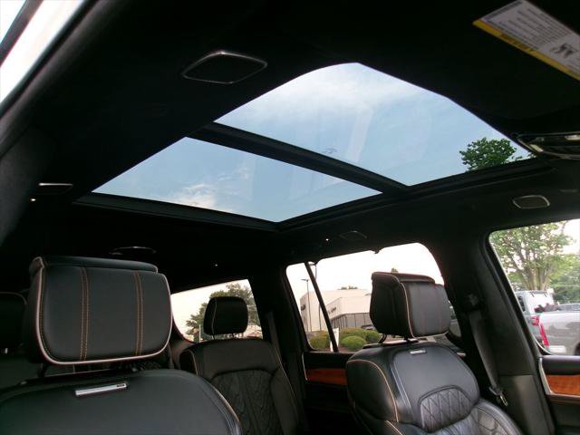Certified 2022 Jeep Grand Wagoneer Series III w/ HD Trailer Tow Package AWD/4WD image 22