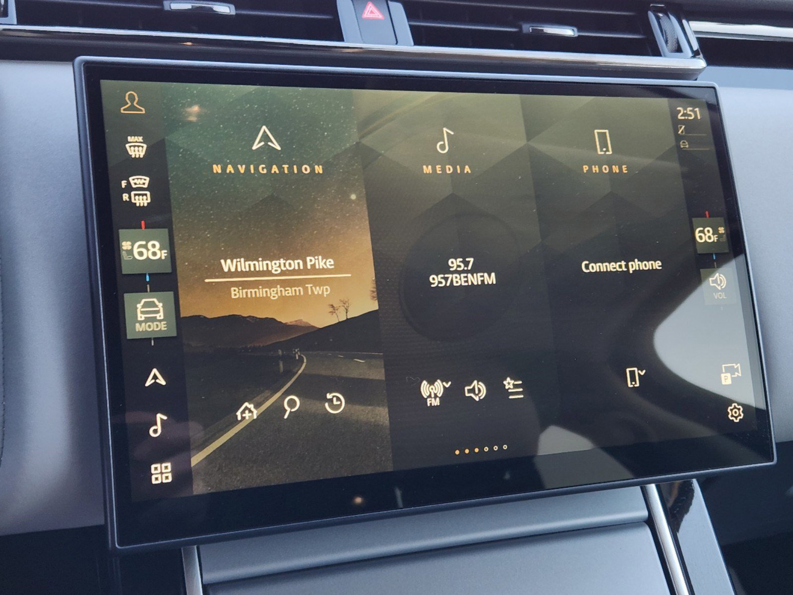 Certified 2025 Land Rover Range Rover Velar S image 17