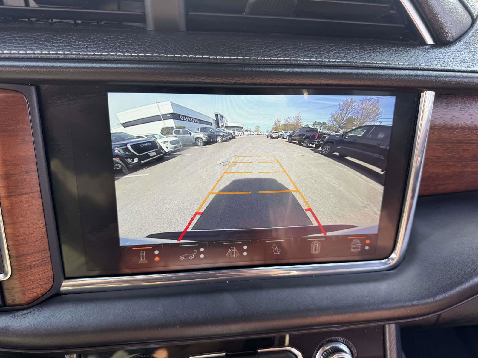 Used 2023 GMC Yukon XL Denali Ultimate AWD/4WD image 31