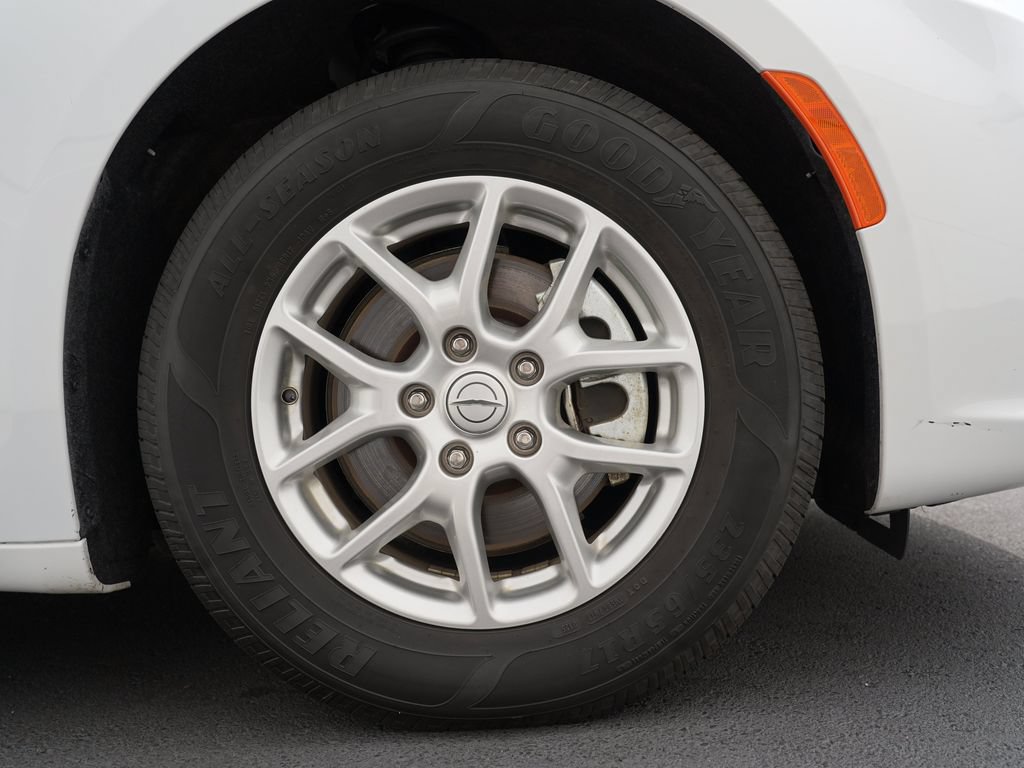 Used 2025 Chrysler Pacifica Select FWD image 32
