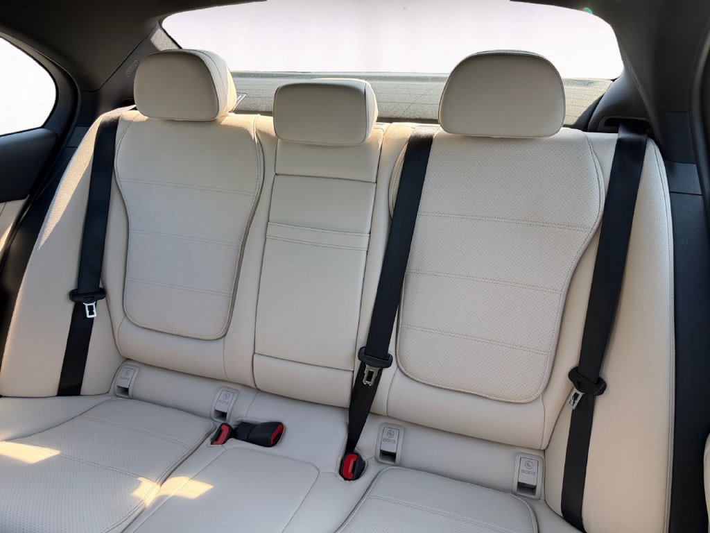 Used 2025 Mercedes-Benz C 300 Sedan image 13