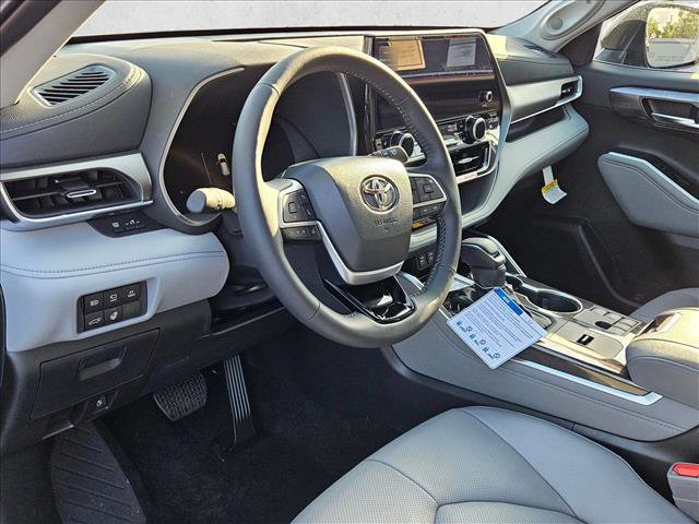 New 2026 Toyota Highlander Limited AWD/4WD image 3