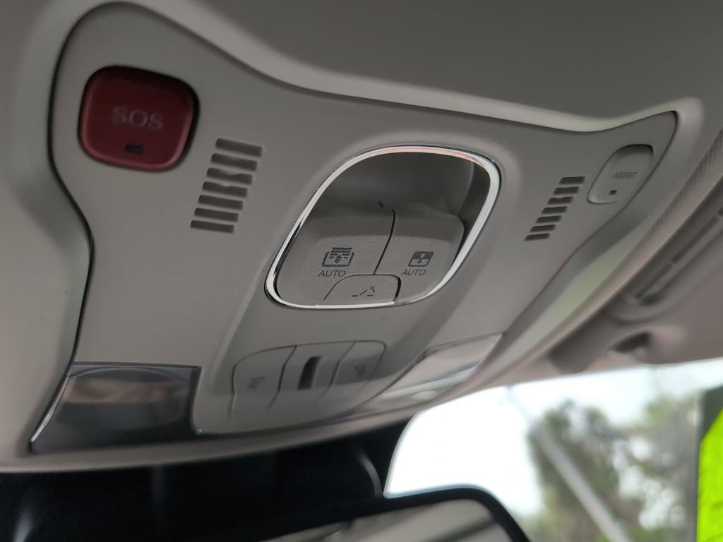 Used 2021 Jeep Renegade Latitude w/ Convenience Group image 19