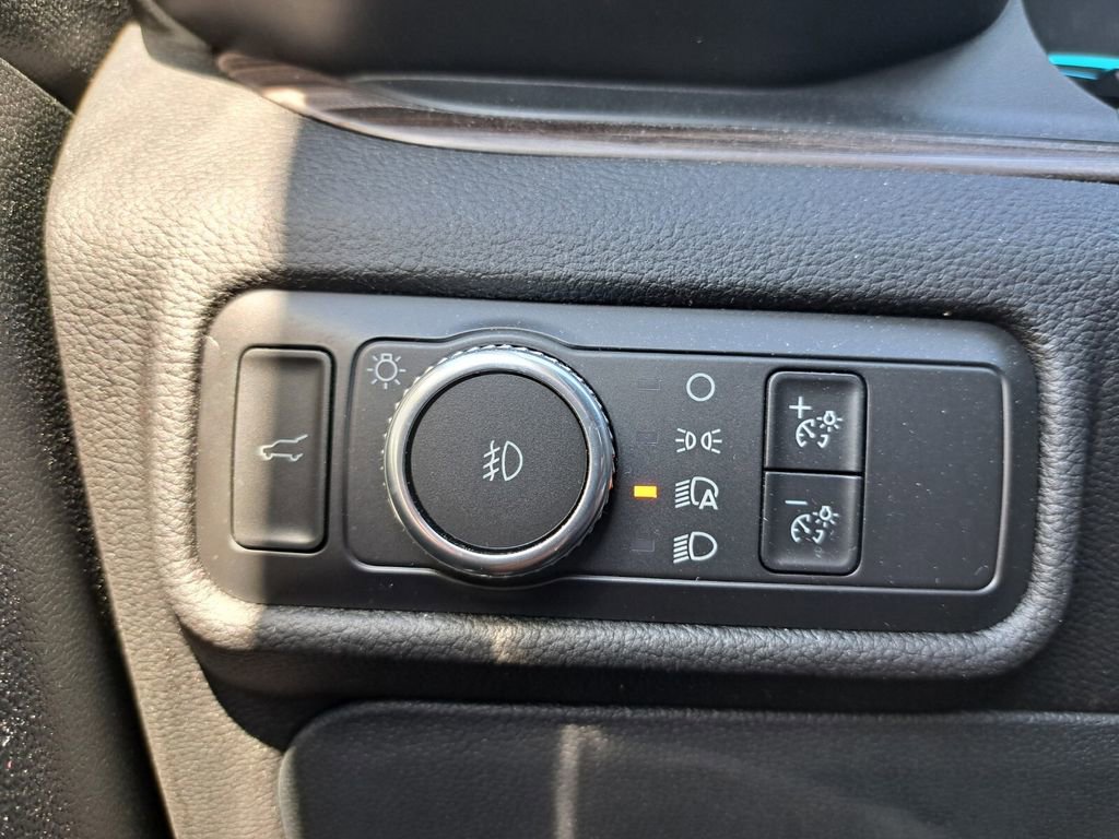 Used 2022 Ford Explorer Limited w/ Equipment Group 301A RWD image 15