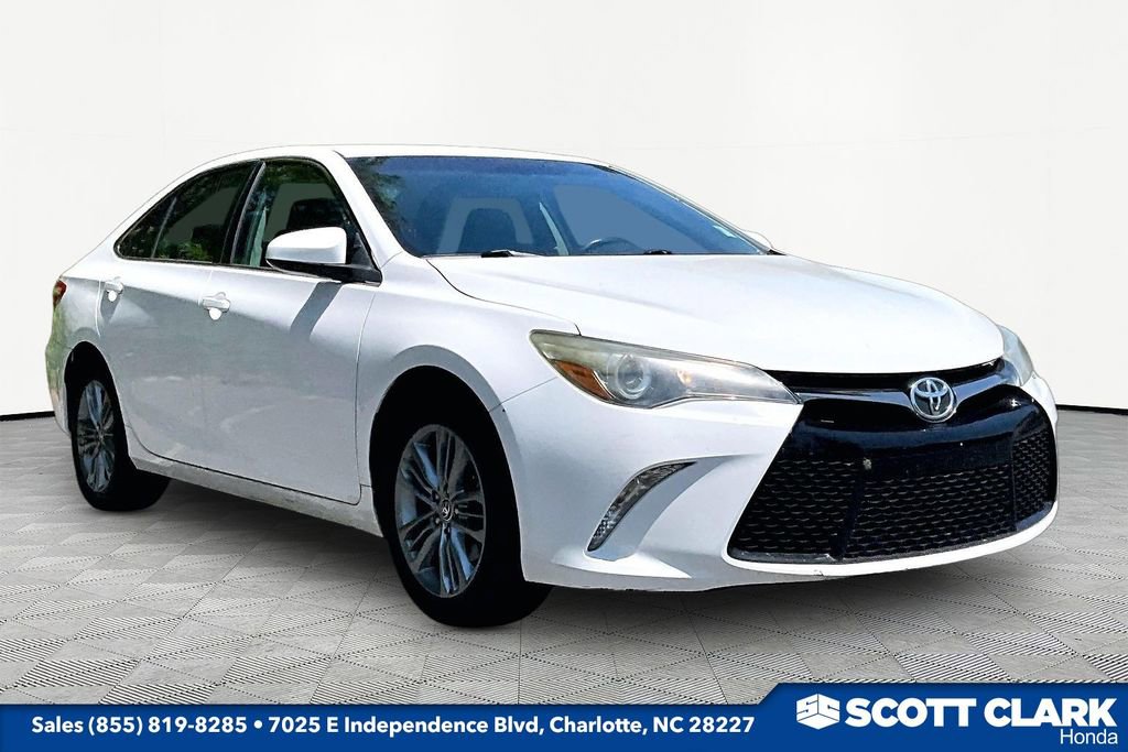 Used 2015 Toyota Camry SE FWD image 1