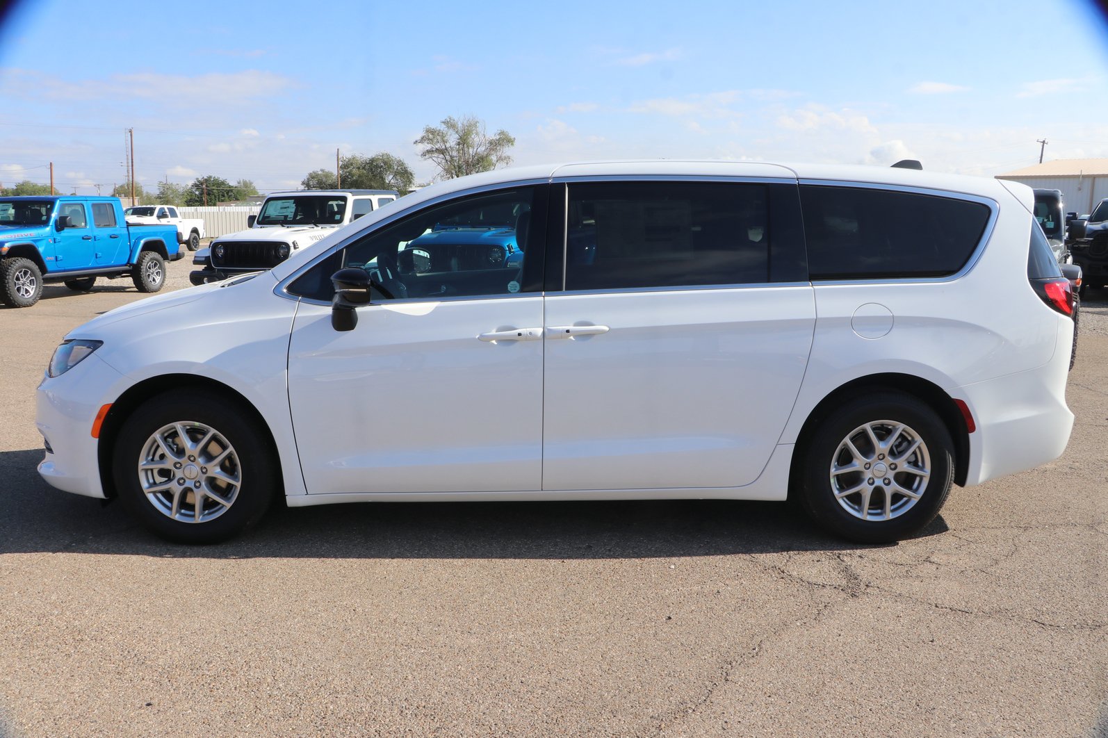 New 2027 Chrysler Pacifica LX FWD image 4