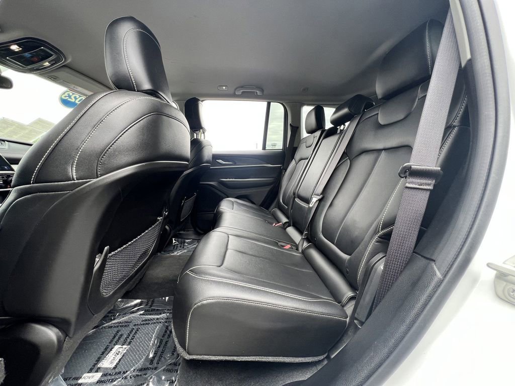Used 2023 Jeep Grand Cherokee Limited AWD/4WD image 33