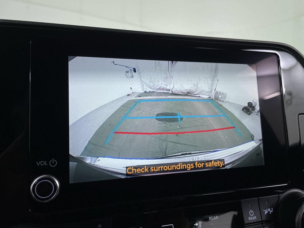 Used 2023 Toyota Highlander LE AWD/4WD image 17
