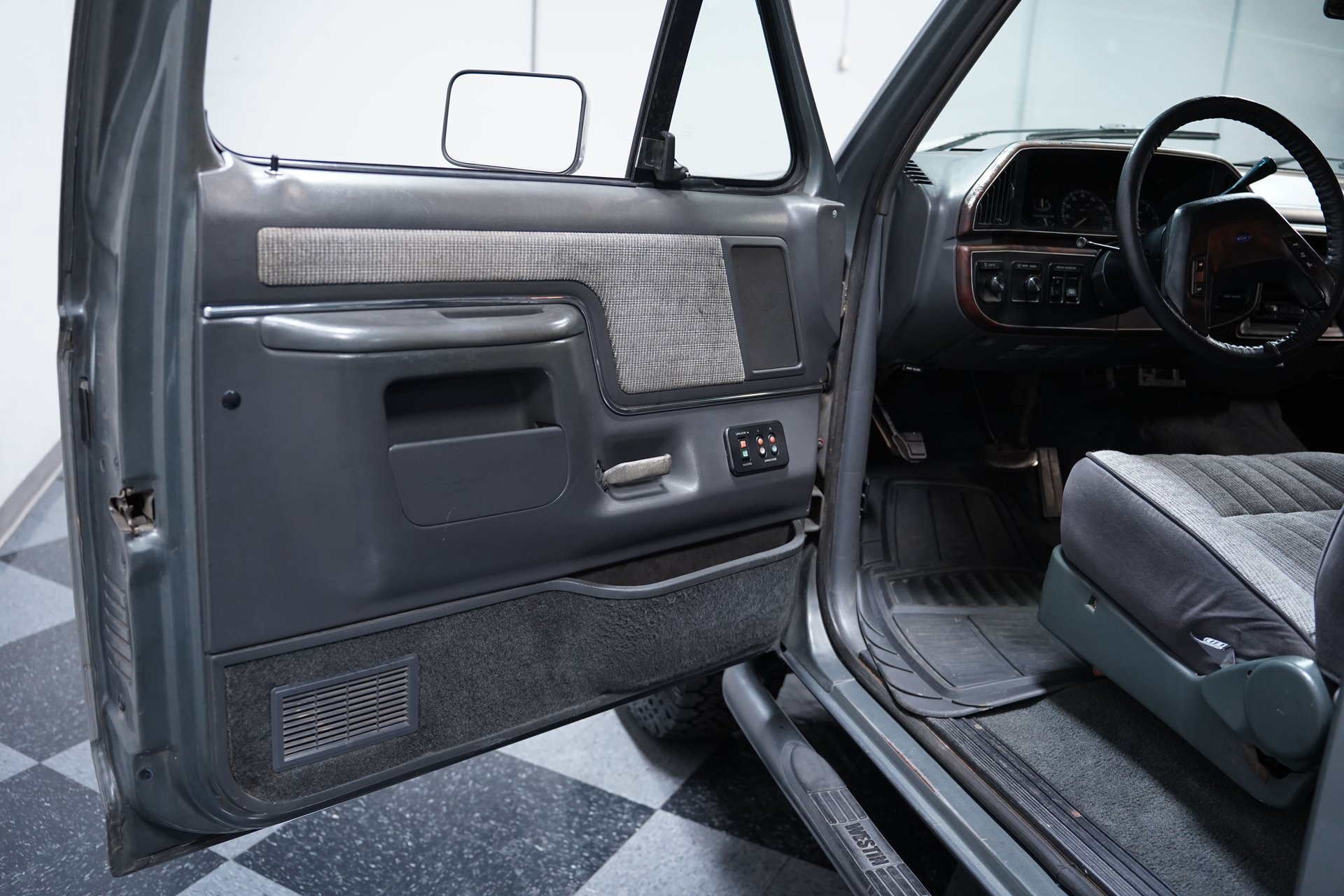 Used 1989 Ford Bronco AWD/4WD image 28