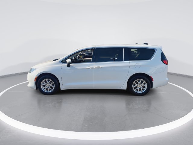 Used 2021 Chrysler Voyager LX FWD image 5