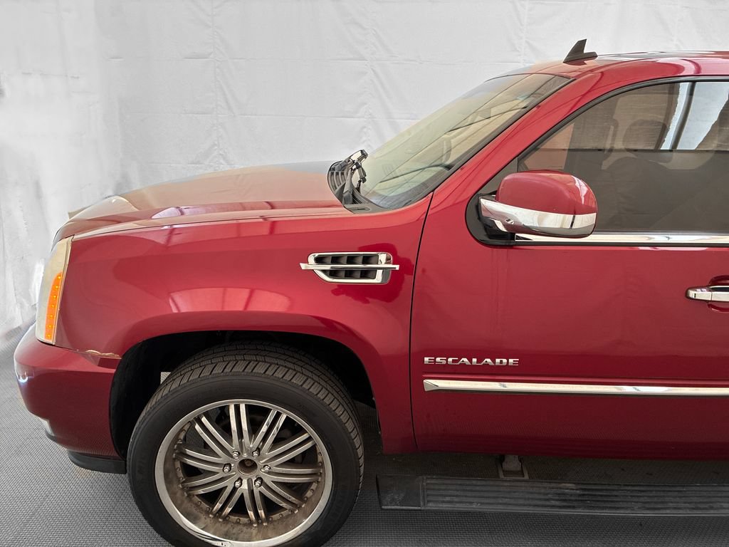 Used 2010 Cadillac Escalade Premium AWD/4WD image 3