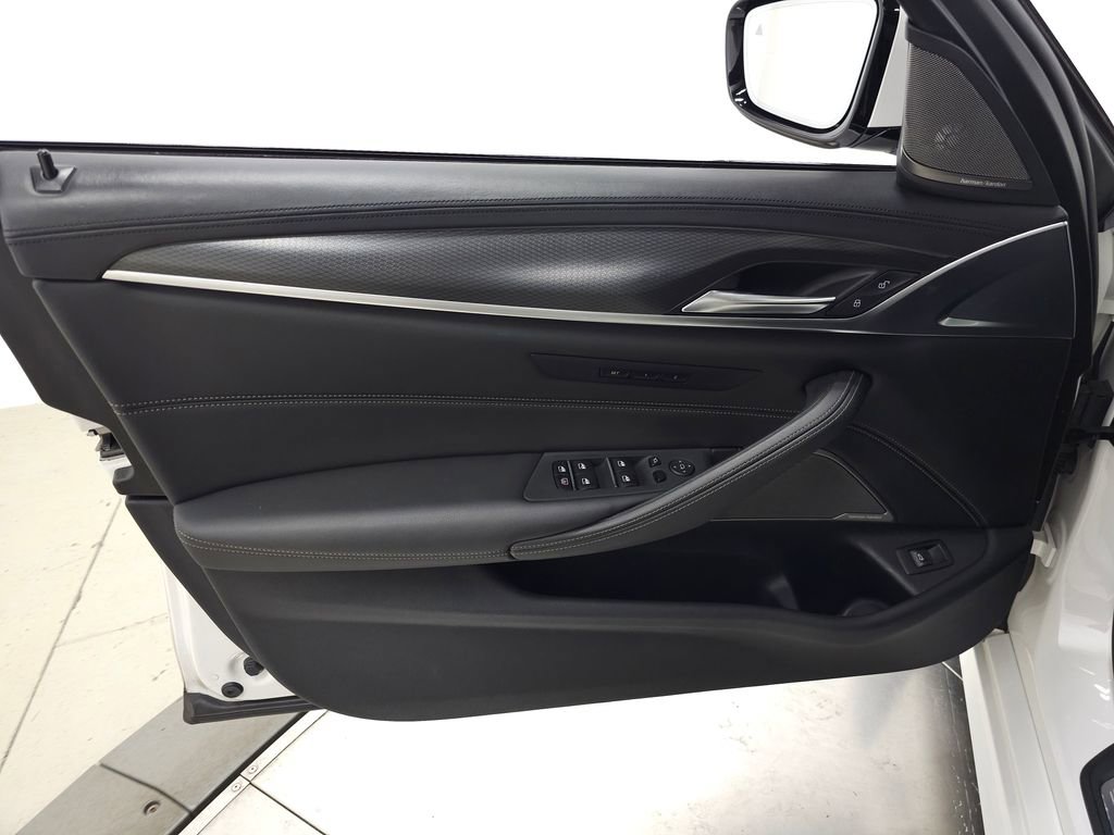 Used 2022 BMW M550i xDrive w/ Executive Package AWD/4WD image 15