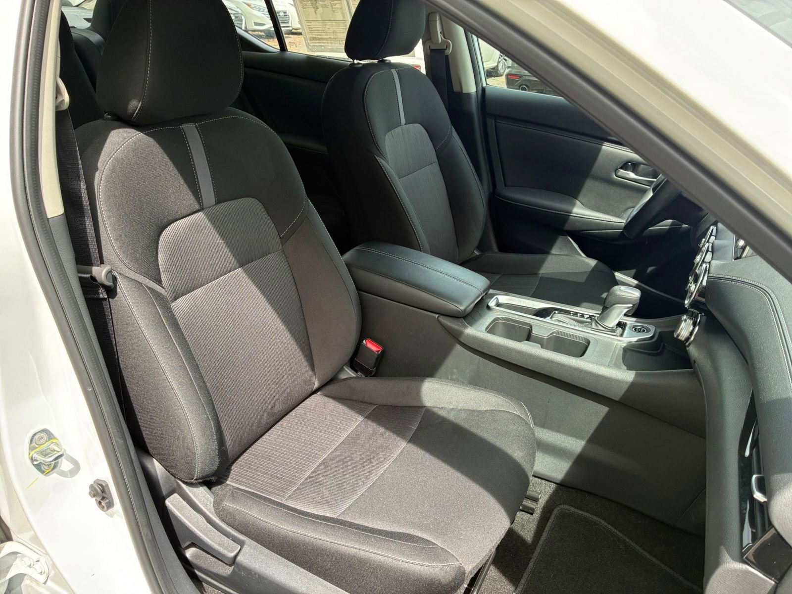 Used 2025 Nissan Sentra SV image 34