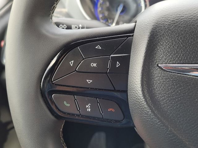 Used 2025 Chrysler Pacifica Limited image 19