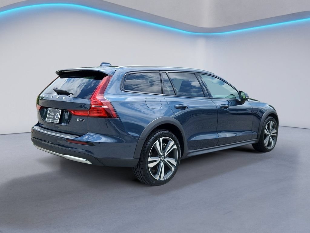 Certified 2024 Volvo V60 B5 Cross Country Plus w/ Protection Package Premier AWD/4WD image 4