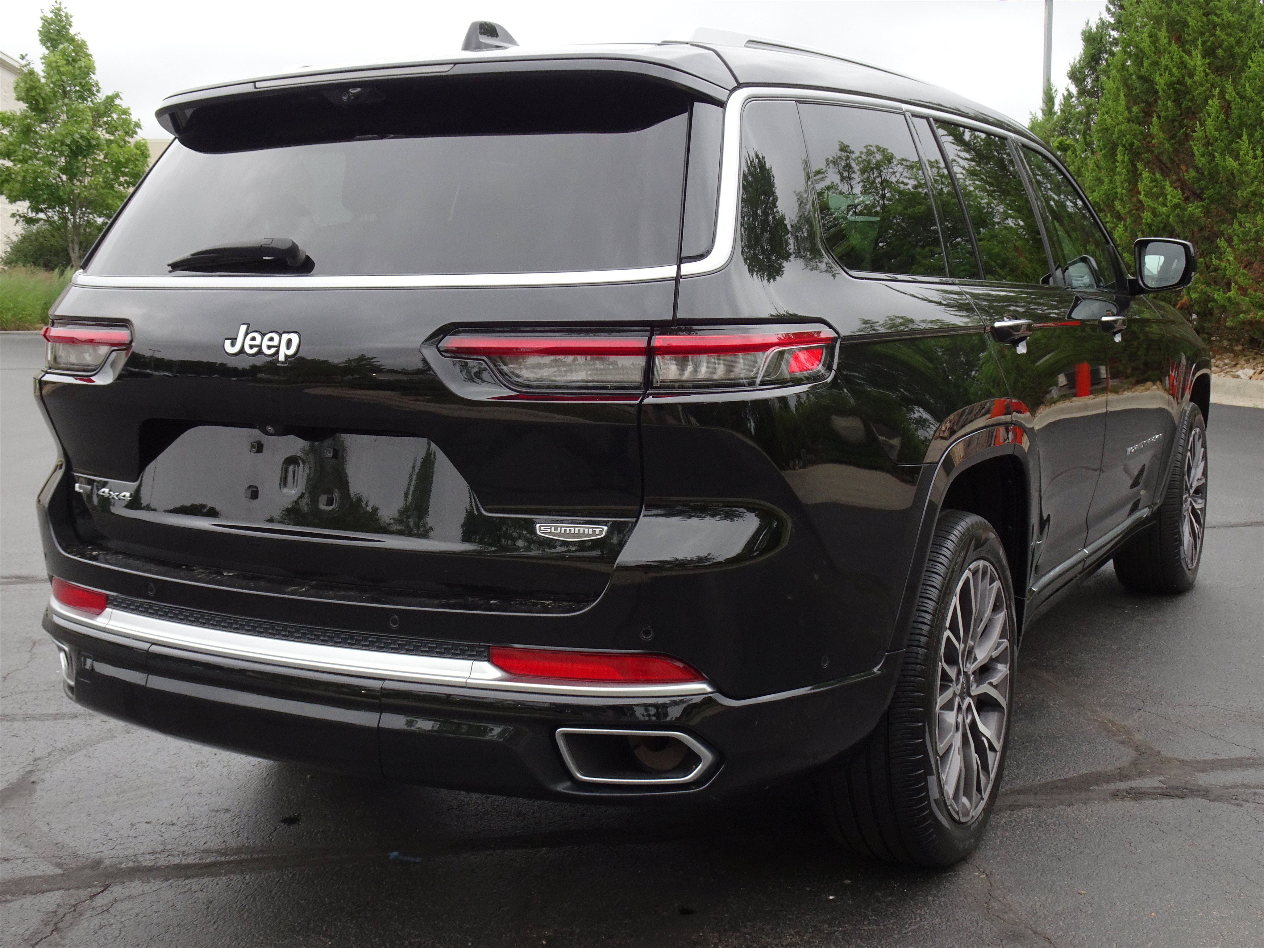 Used 2021 Jeep Grand Cherokee L Summit AWD/4WD image 10