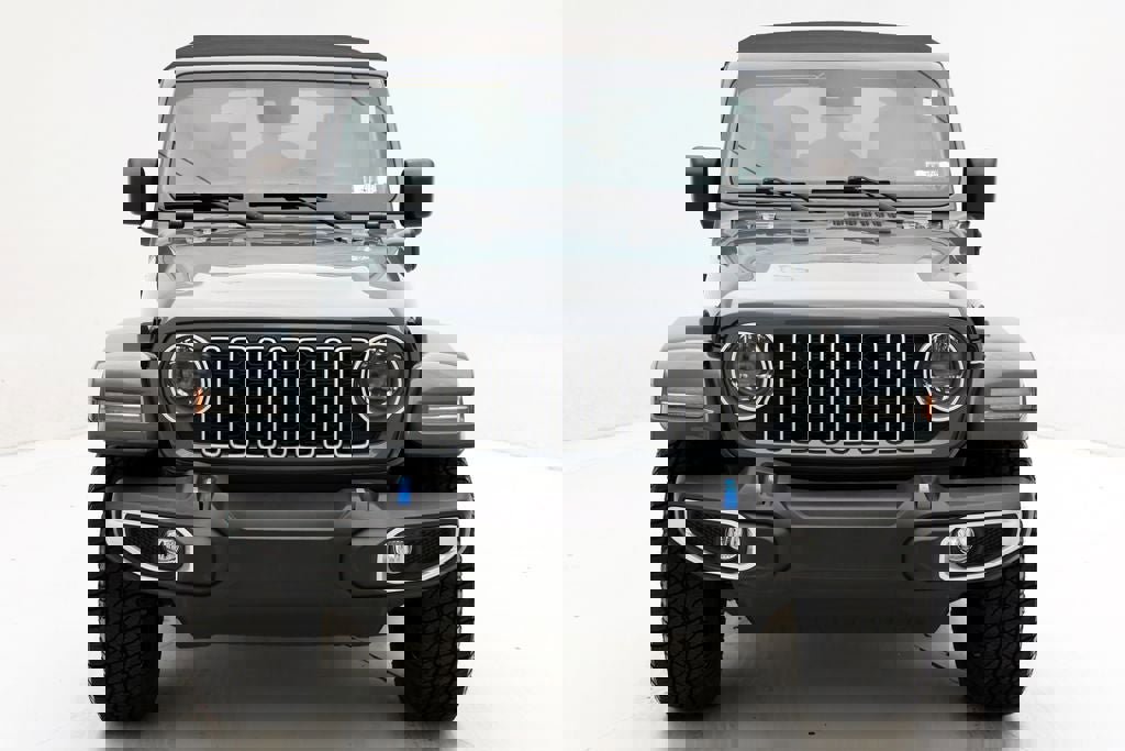 Used 2024 Jeep Wrangler Unlimited Sahara image 5