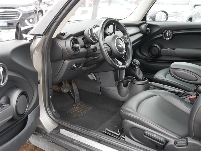 Used 2018 MINI Cooper 2-Door Hardtop w/ Cold Weather Package image 12