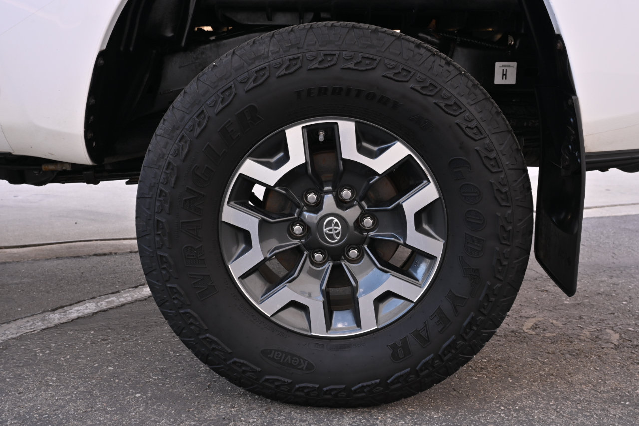 Used 2017 Toyota Tacoma SR AWD/4WD image 25