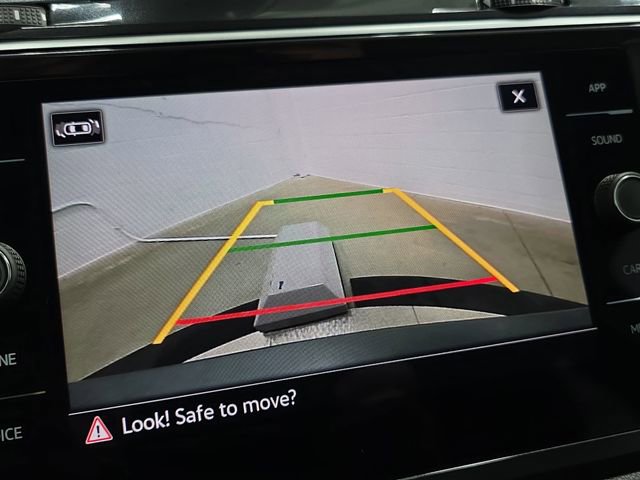 Used 2024 Volkswagen Tiguan SE w/ Panoramic Sunroof Package image 23