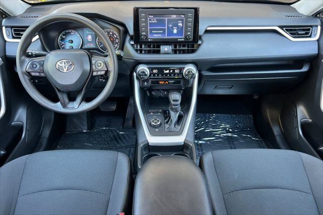 Certified 2021 Toyota RAV4 LE AWD/4WD image 3