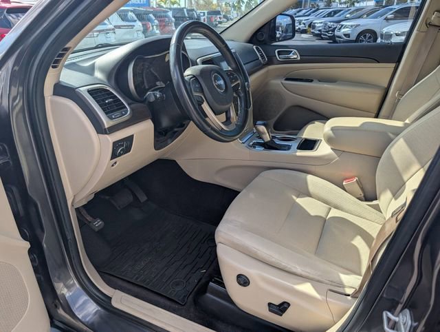 Used 2017 Jeep Grand Cherokee Laredo w/ Quick Order Package 2BE image 6