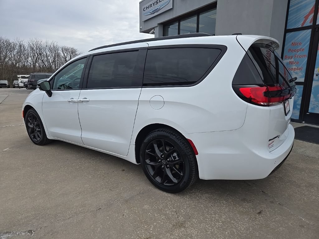 New 2026 Chrysler Pacifica Select w/ S Appearance Package FWD image 6