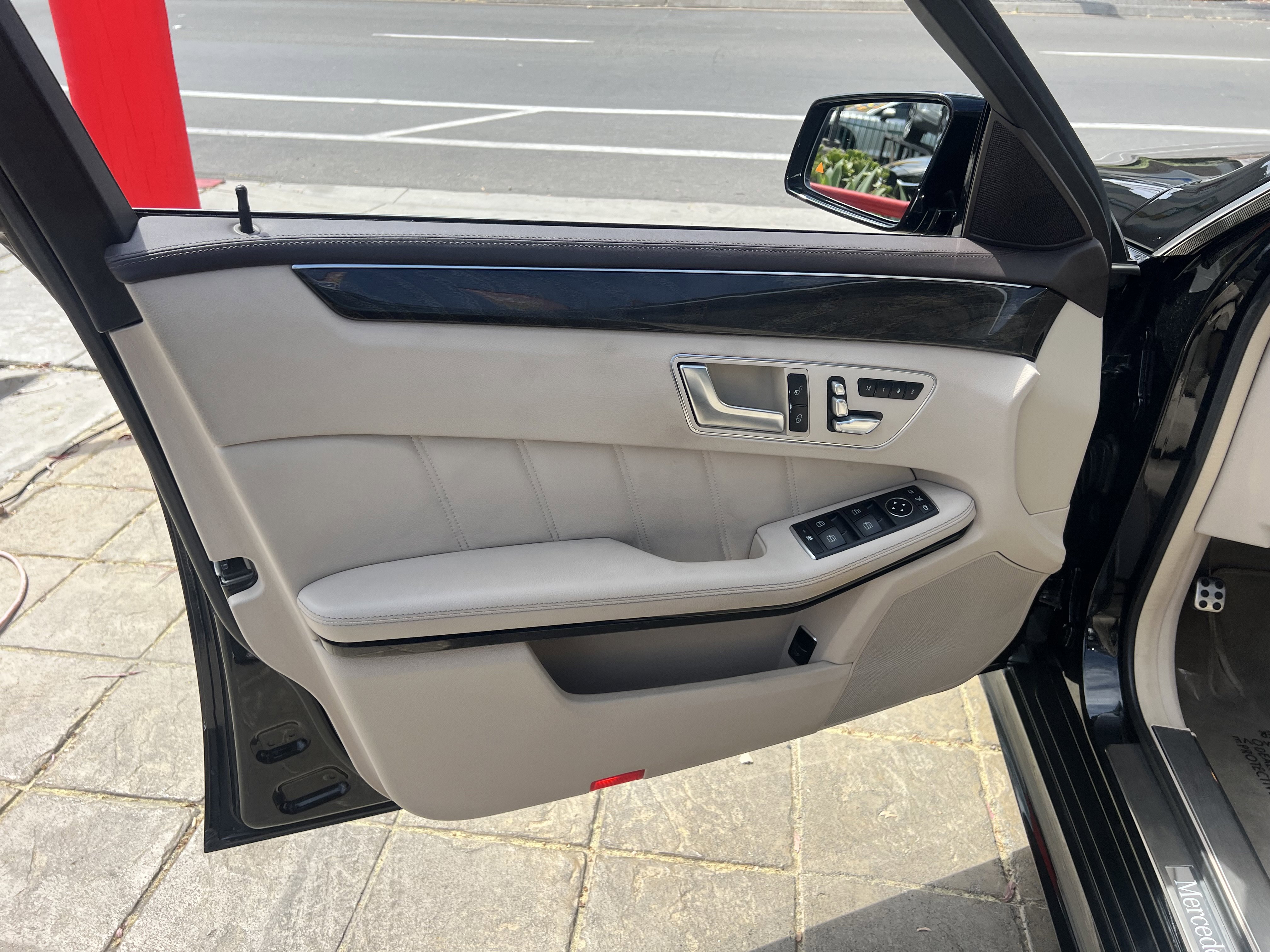 Used 2015 Mercedes-Benz E 400 Sedan w/ Driver Assistance Package image 13