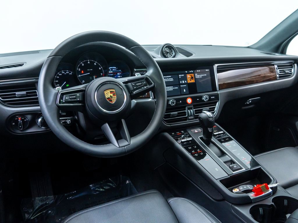 Certified 2026 Porsche Macan image 4