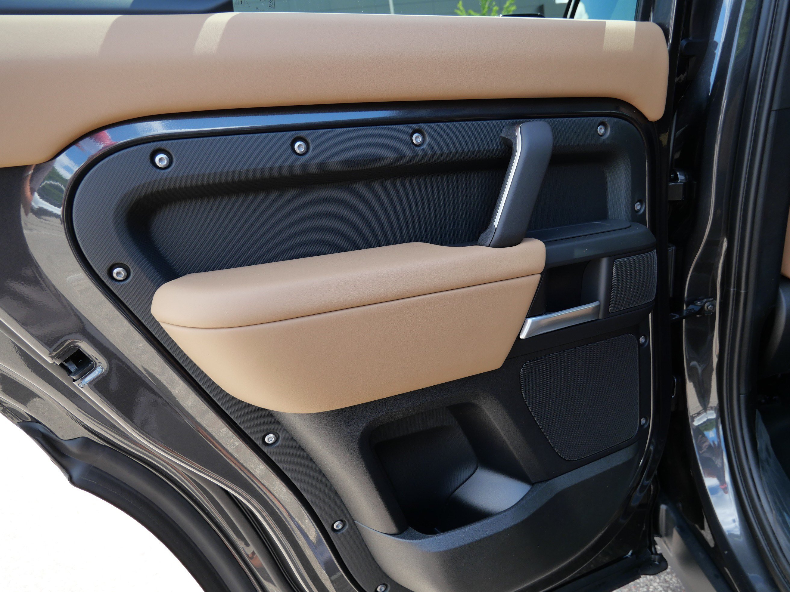 New 2026 Land Rover Defender 110 X-Dynamic SE AWD/4WD image 7