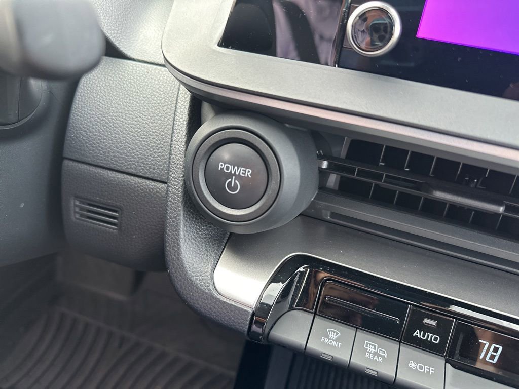 Used 2024 Toyota Prius LE image 19