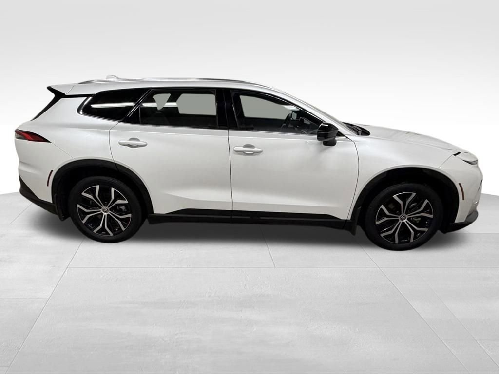 Used 2025 Toyota Crown Signia XLE image 6