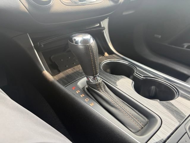 Used 2018 Chevrolet Impala Premier FWD image 12
