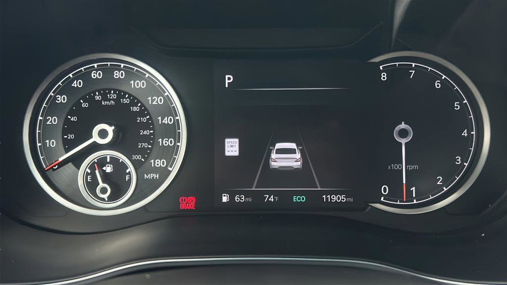 Used 2025 Genesis G70 2.5T image 22