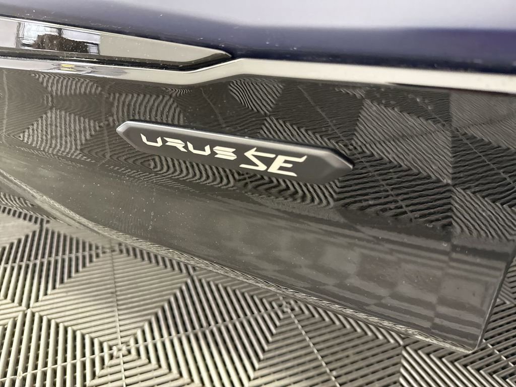 Used 2025 Lamborghini Urus SE image 11