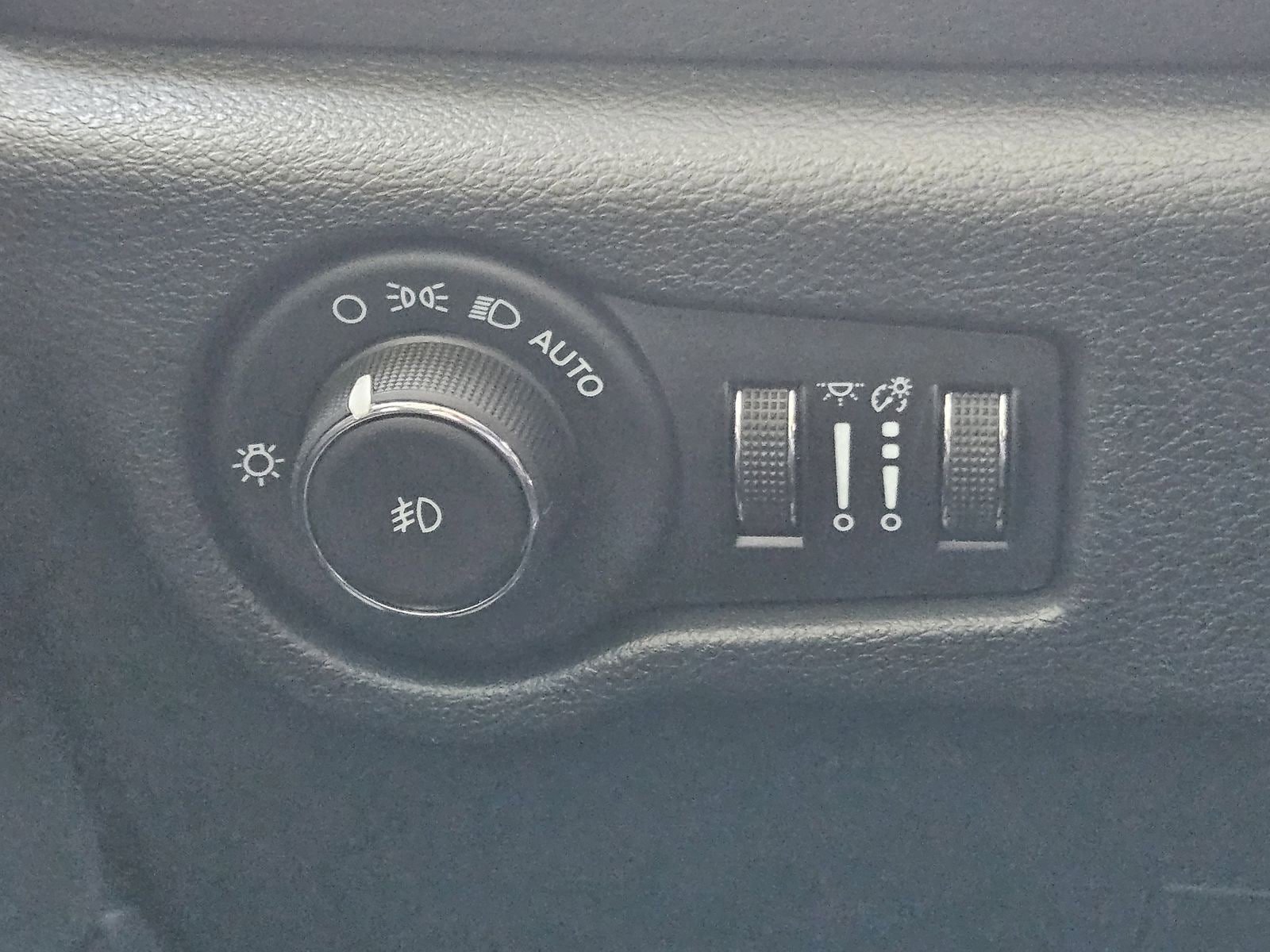 New 2025 Chrysler Pacifica Limited FWD image 23