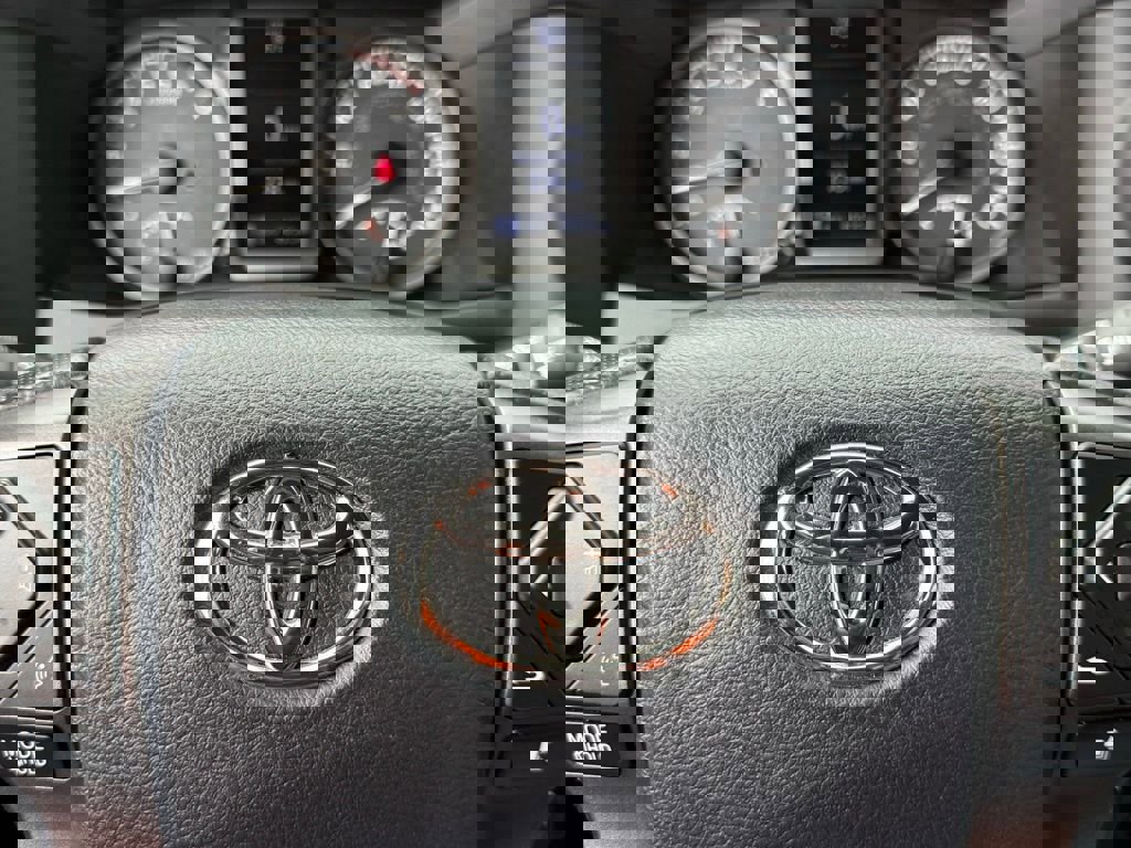 Used 2017 Toyota Tacoma TRD Off-Road w/ Tow Package (A/T) image 26