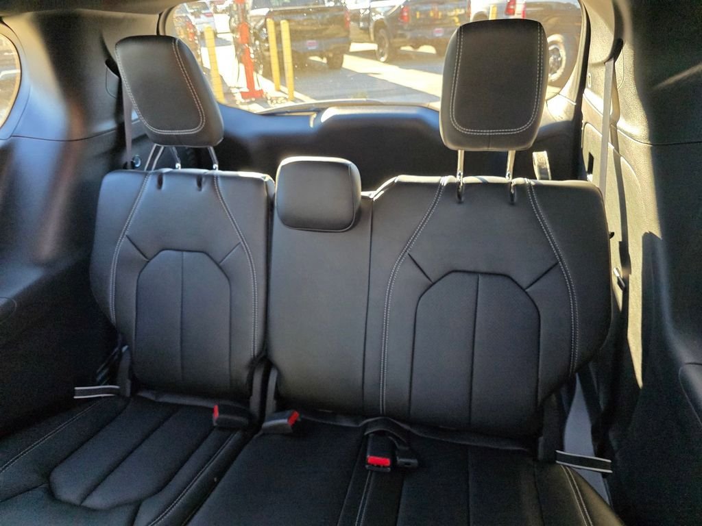 New 2026 Chrysler Pacifica Select FWD image 10